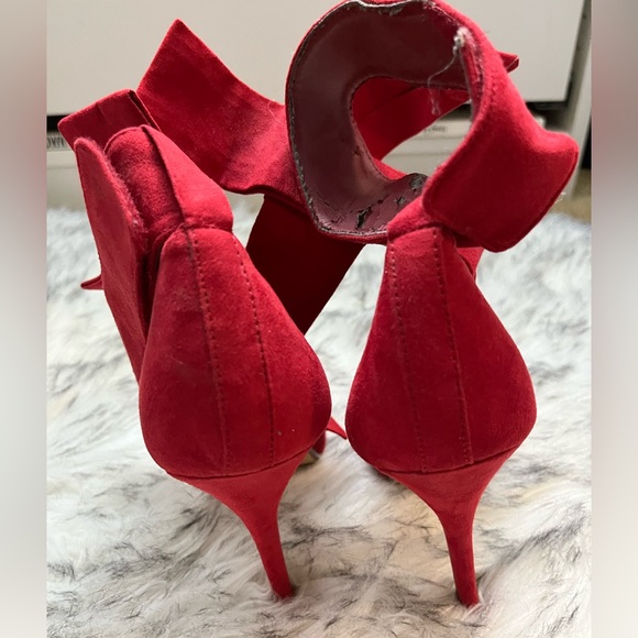 Red Faux Leather Shoes with bow - Picture 2 of 16